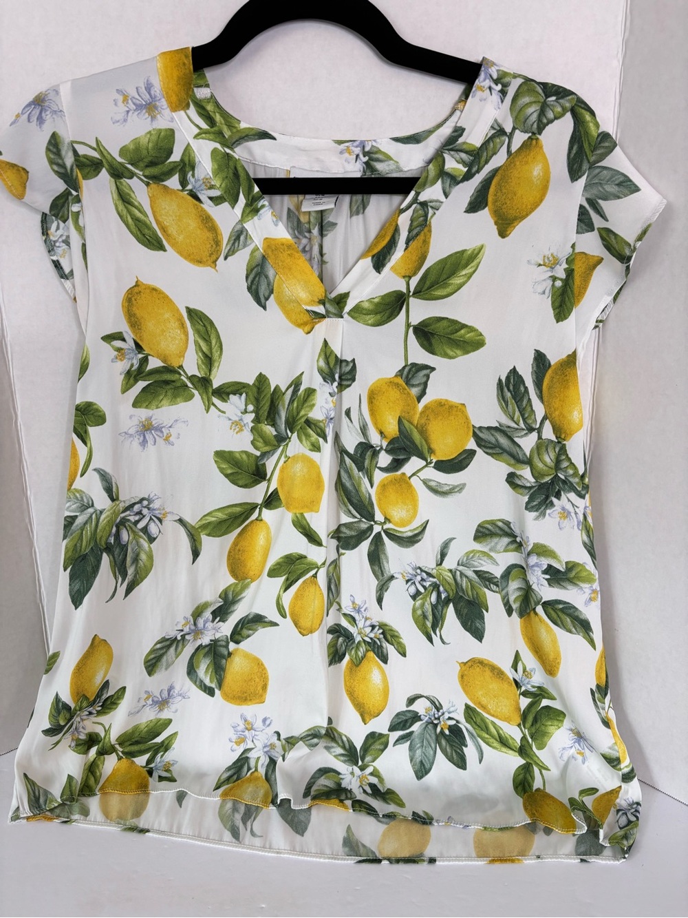 cupcakes & cashmere White Lemon-Print Cap Sleeve Blouse